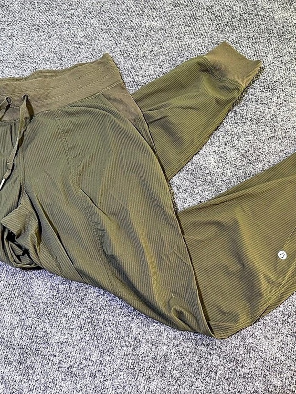 Lululemon Dance Studio Jogger Size 8 in Dark Olive Green 28” Inseam Unlined